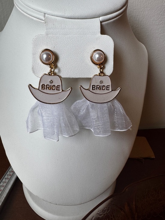 wild fable Jewelry - NWOT Bride Cowboy Hat & Tulle Veil Dangle Faux Pearl Stud Earrings
